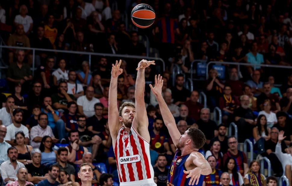 Yunan basketbol devi Olympiacos, Barcelona'yı uzatmada 105-100 yendi