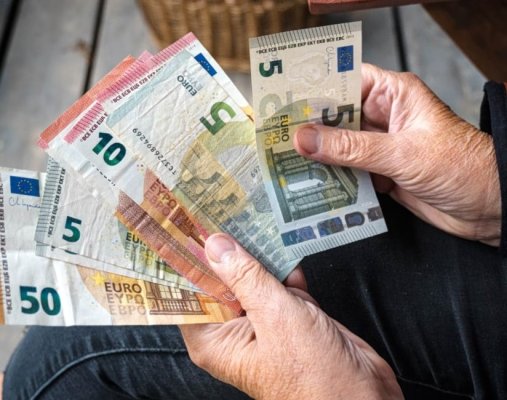 Yunanistan'da emekli dayanışma katkısındaki reform seçimden sonraya kalıyor