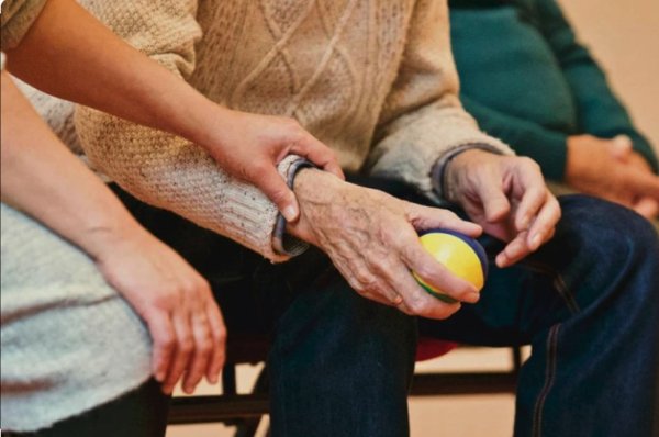 Yunanistan'da Alzheimer hastalarına yeni tedavi: 19 yeni demans bakım merkezi planlanıyor