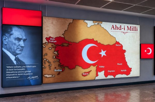 İstanbul'da kamuya açık harita Kıbrıs ve Rodos'u Türkiye sınırında gösteriyor