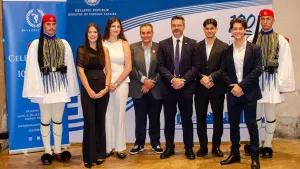 Sidney'deki Yunan gençleri, Cumhurbaşkanlığı Muhafız Birliği Evzonlarla özel bir akşamda buluştu