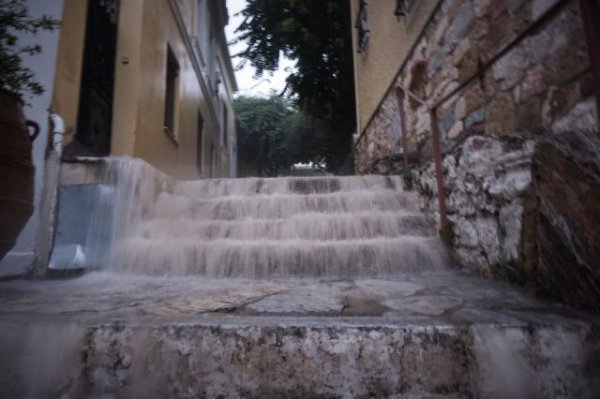 Yunanistan Meteoroloji Servisi (EMY), Teselya ve Dodekanez için kırmızı uyarı verdi