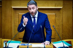 PASOK seçim öncesi üç başlığa sarıldı: Konut, hayat pahalılığı ve özel borç