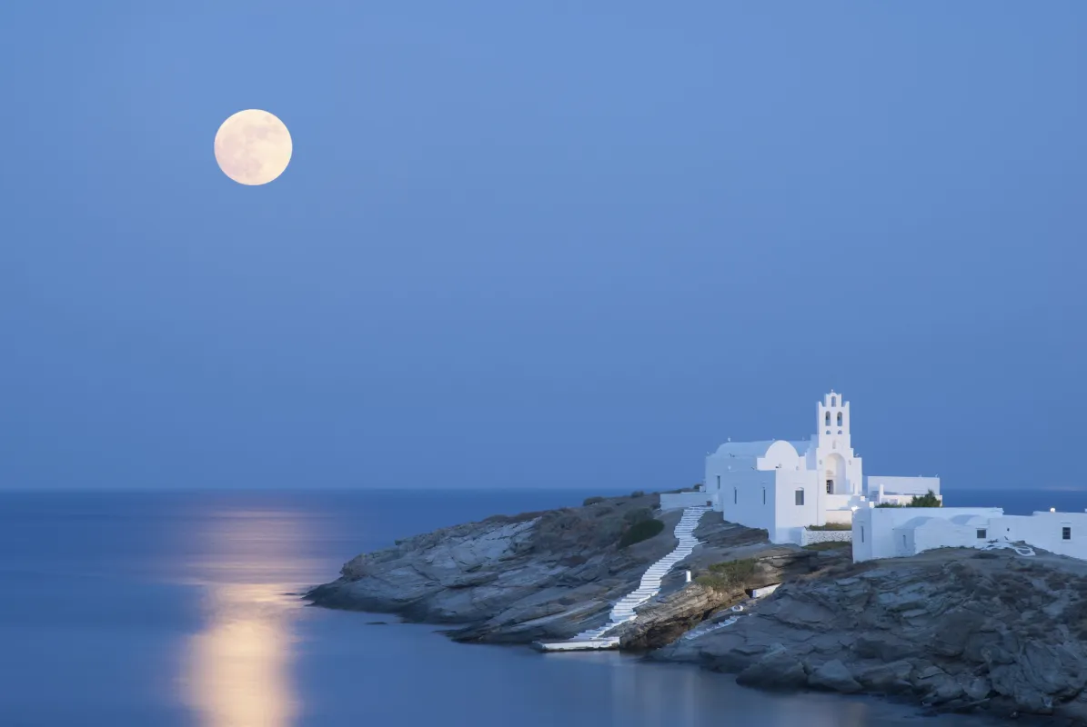 İsveç seyahat dergisi Vagabond, Ege'deki Sifnos Adası'nı 10 sayfalık dosyayla tanıttı