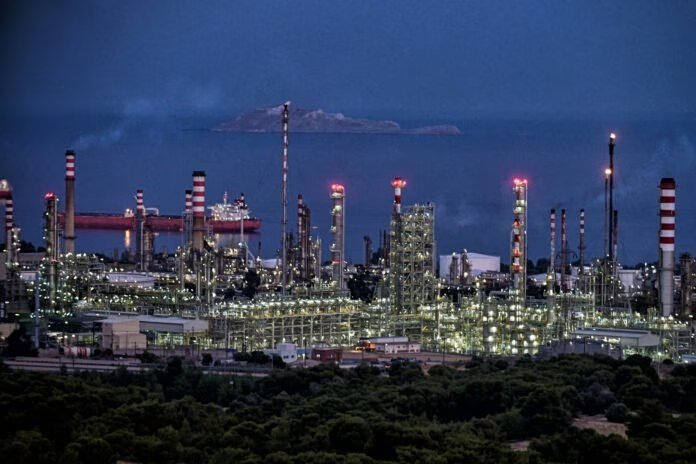 Korint'teki Motor Oil rafinerisinde patlama: Bir işçi öldü, proje müteahhidi tutuklandı