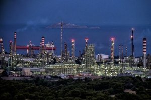Korint'teki Motor Oil rafinerisinde patlama: Bir işçi öldü, proje müteahhidi tutuklandı