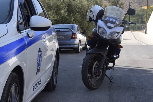 Girit'te doktor ve polis kılığına giren dolandırıcılık çetesi çökertildi, yaşlılardan 140 bin euro vurgun