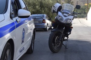 Girit'te doktor ve polis kılığına giren dolandırıcılık çetesi çökertildi, yaşlılardan 140 bin euro vurgun