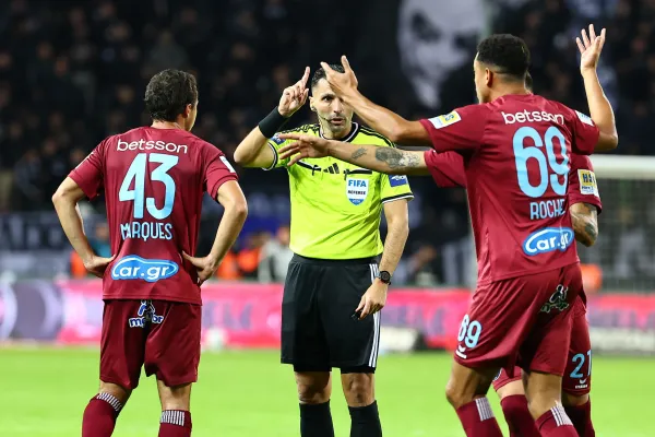Yunan hakem Fotias, PAOK-Iraklis maçında VAR'ı PlayStation'a çevirdi ve UEFA baş hakeminin talimatlarını da yok saydı