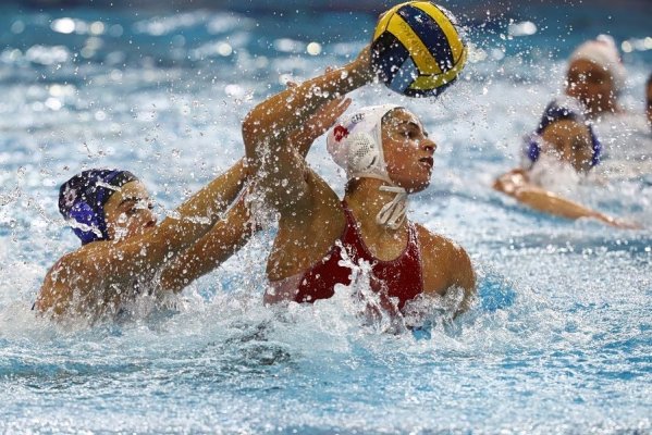 Yunanistan'ın Olympiakos kadın polo takımı, Champions League açılış maçında Ethnikos'u 19-10 yendi