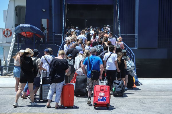 Yunanistan, yakıt maliyetleri nedeniyle feribot işletmecilerine yeni destek paketi hazırlıyor