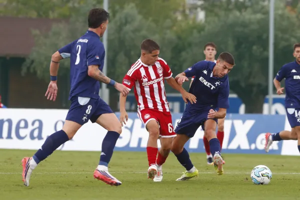 Yunan futbol kulübü Athens Kallithea, Olympiakos B'yi 1-0 yenerek ikinci sıraya yükseldi