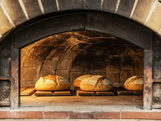 Dubai merkezli SwitzGroup, Yunan fırın zinciri Bread Factory'nin dondurulan hesaplarının çözülmesini istiyor