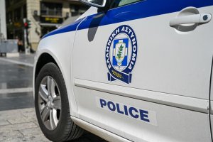 Yunanistan'da iki oğul, cenaze masrafını karşılayamadıkları iddiasıyla annelerini bahçeye gömdü