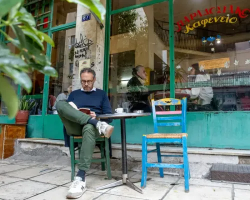 Atina'nın solcu Exarchia semtindeki 44 yıllık Mouria kafesi pazar günü kapanıyor