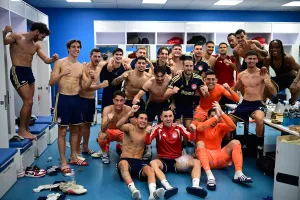 Yunan kulübü Olympiakos, Marsilya deplasmanında 1-0 kazandı; soyunma odasında coşku yaşandı