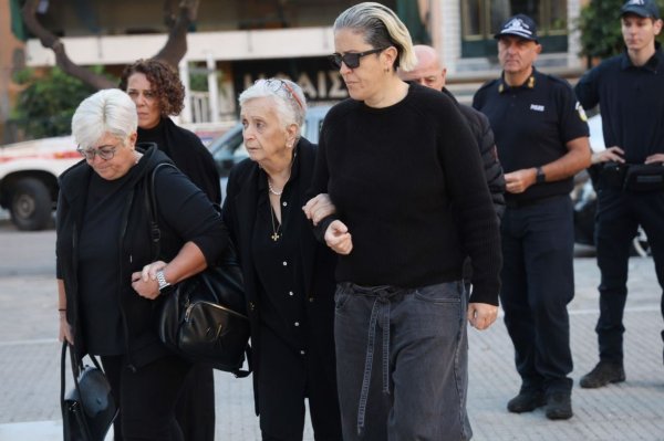 Yunan şarkıcı Yorgos Mazonakis için 40. gün anma ayini bugün Nikaia'da yapılıyor