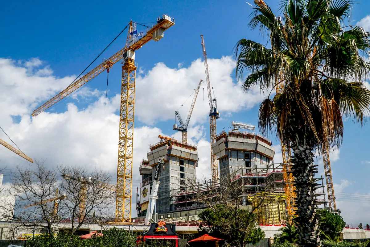 Atina Rivierası'nda yeni konutların dörtte biri ayda en az 2.500 euroya kiralanıyor