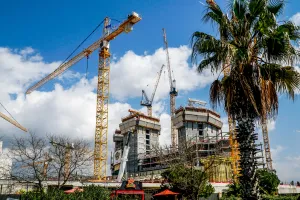 Atina Rivierası'nda yeni konutların dörtte biri ayda en az 2.500 euroya kiralanıyor