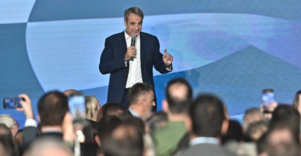 Yeni Demokrasi'nin 52. yılında Miçotakis: Sadece bizim parti istikrar ve değişimi sağlayabilir