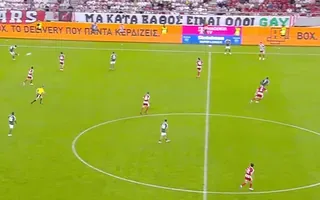 Olympiakos-Panathinaikos derbisinde homofobik pankart: UEFA kuralları gündeme geldi