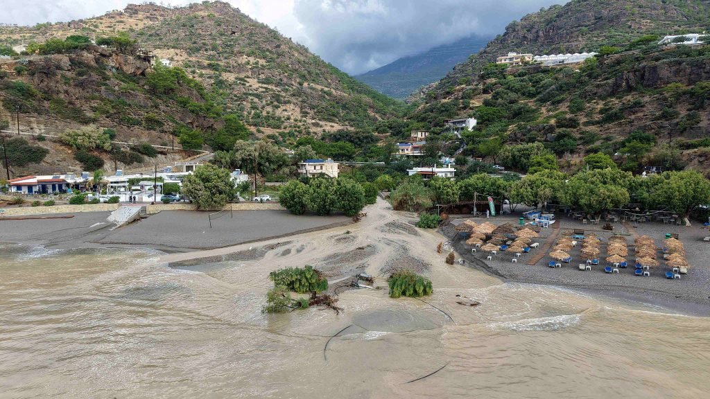 Girit'te şiddetli yağış ve fırtına: sel, heyelan ve ulaşım aksaması