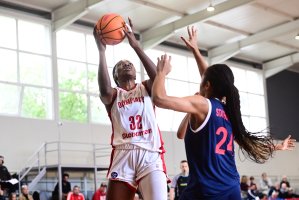 Yunan kulübü Olimpiakos kadın takımı, Kronos'u 84-42 yenerek 3 maçta 3 galibiyet aldı