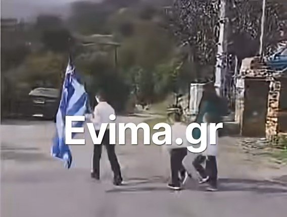 Komito'da 28 Ekim geçit töreni: Okuldan yalnızca üç öğrenci katıldı