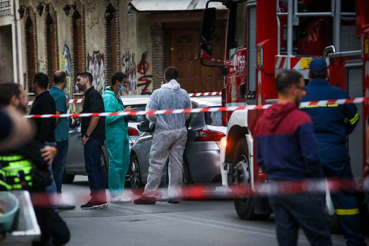 Atina'nın Kolonos semtinde patlayıcı düzenek 2'si polis 4 kişiyi yaraladı