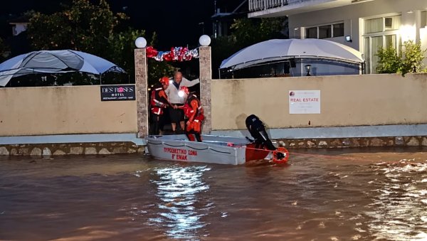 Güney Pelion'da sel: Platanias'ta yaralı bir sakin botla kurtarıldı, köy ikiye bölündü