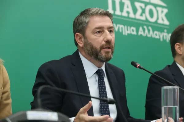 Yunan muhalefet lideri Nikos Androulakis, PASOK'un özel borç önerisine ilişkin 7 soruyu yanıtladı