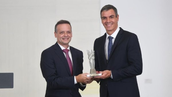 Atina, İspanya Başbakanı Pedro Sánchez'e 2026 Demokrasi Ödülü verdi