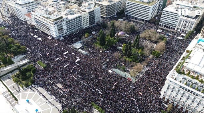 Hükümet neden Aralık 2008'i gündeme taşıyor? Huzursuzluk korkusu ve eski Başbakan Çipras'a yönelik saldırı