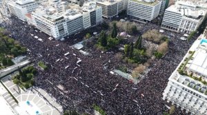 Hükümet neden Aralık 2008'i gündeme taşıyor? Huzursuzluk korkusu ve eski Başbakan Çipras'a yönelik saldırı