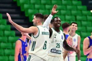 Yunan basketbol kulübü Panathinaikos, Peristeri'yi 95-75 yendi; Sloukas ve Nunn sahaya döndü