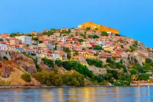 Midilli açıklarında tekne yangını sonrası Alman turist hastaneye kaldırıldı