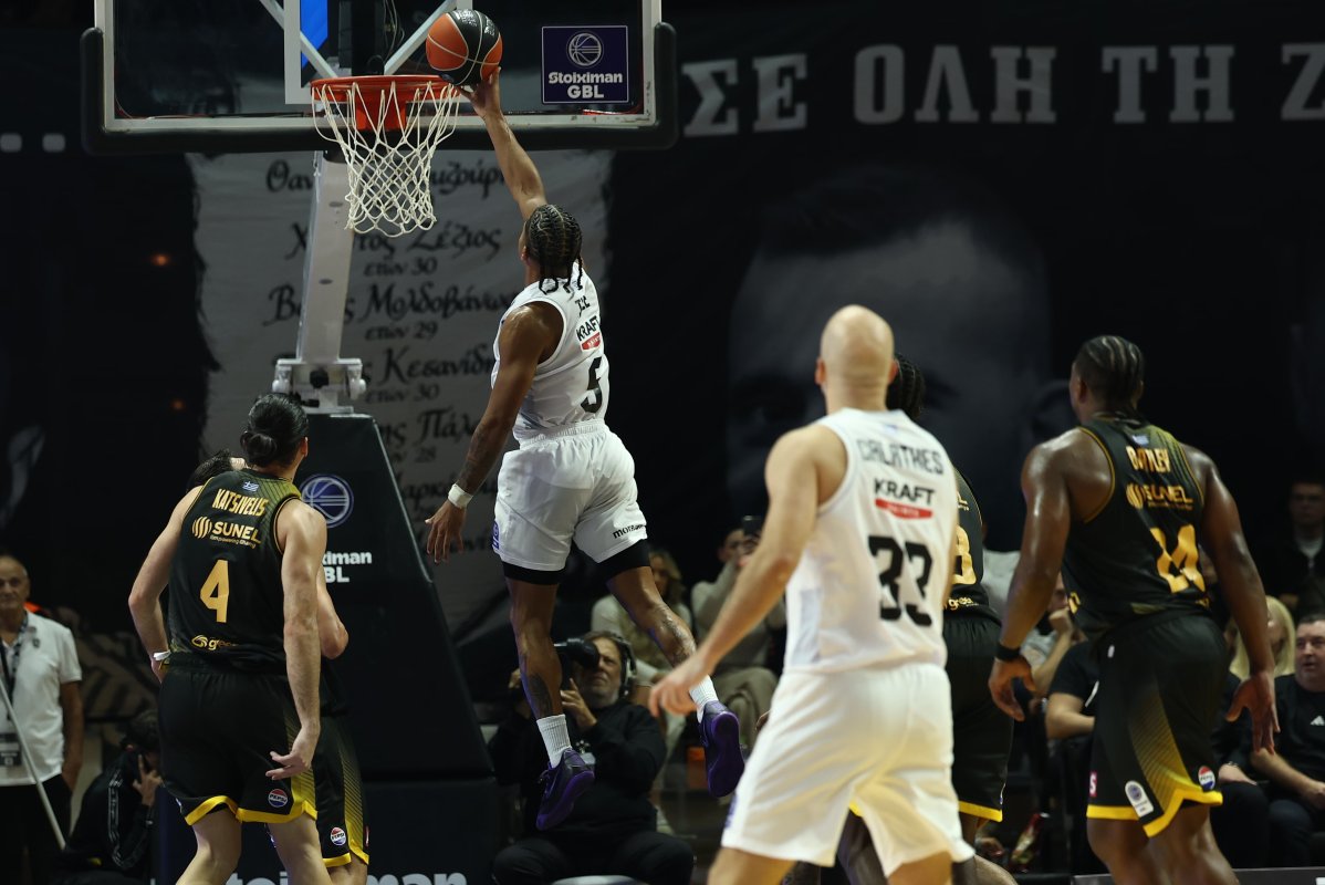 Selanik temsilcisi PAOK, AEK'yı 65-62 yenerek derbiyi kazandı