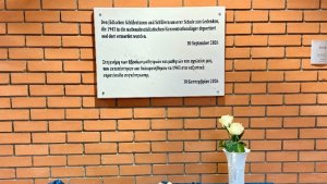 Selanik Alman Okulu Holokost'ta katledilen Yahudi öğrenciler için anıt plaket açtı