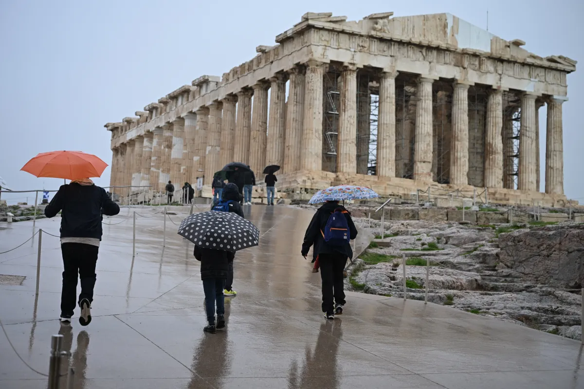 Yunanistan'da sağanaklı günlerin ardından perşembe hava rahatlıyor