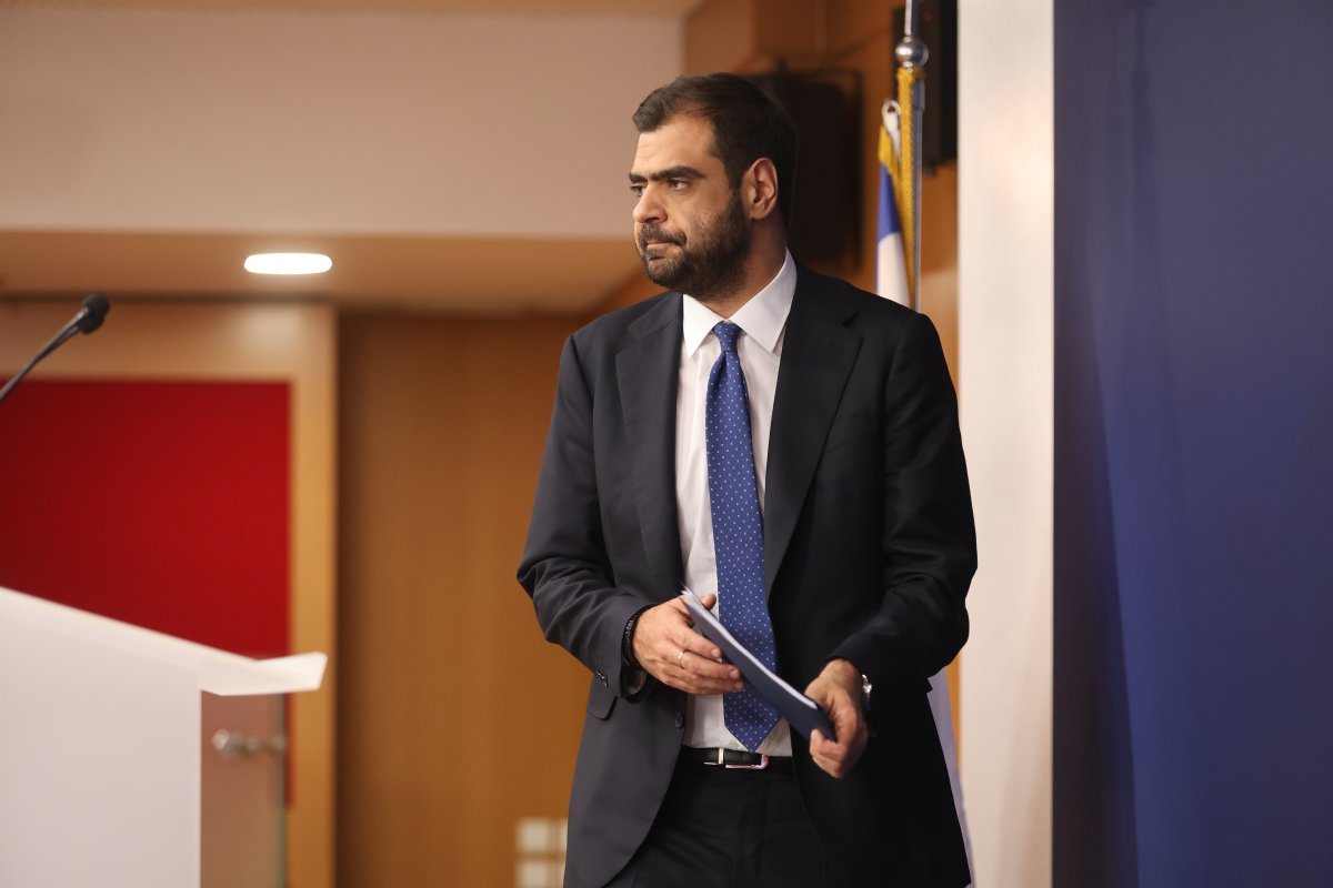 Yunan hükümet sözcüsü Pavlos Marinakis, Çipras'a saldırmak için Kammenos'un «sağ cephenin ihaneti» sözlerini unuttu