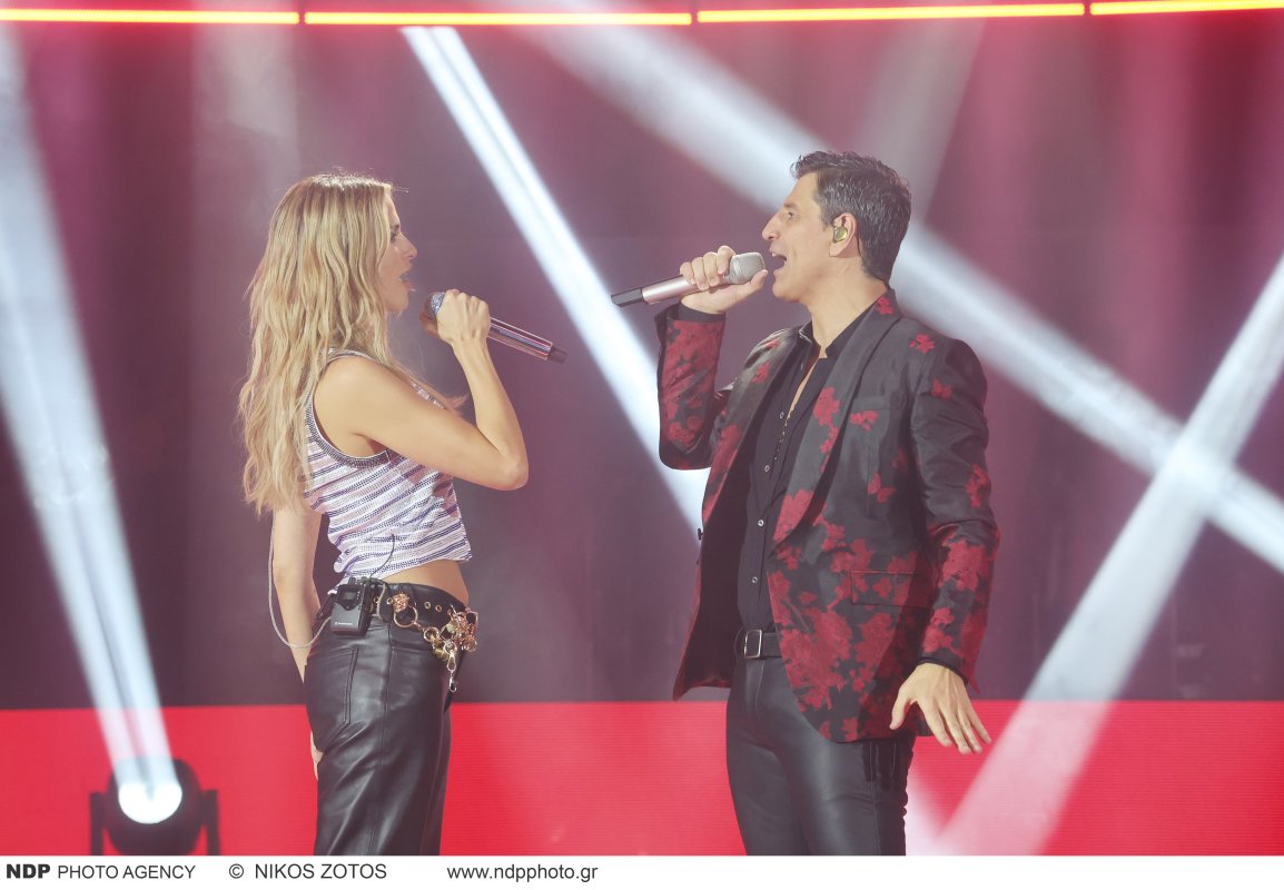 Yunan şarkıcılar Katerina Liolyu ve Sakis Rouvas, Enastron'daki ilk ortak gösterisinde büyük ilgi gördü