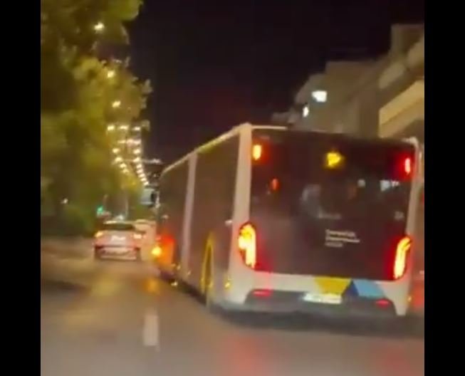 Mesogeion Caddesi'nde kırmızı ışık ihlali videosu: 65 yaşındaki belediye otobüsü şoförü yakalandı