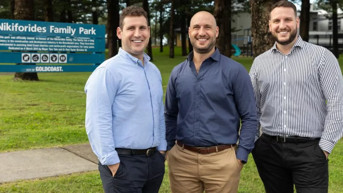 Yunan asıllı Nikiforides kardeşler, Gold Coast'u şekillendiren aile geleneğini sürdürüyor