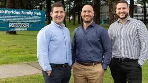 Yunan asıllı Nikiforides kardeşler, Gold Coast'u şekillendiren aile geleneğini sürdürüyor
