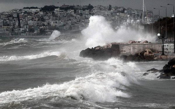 Yunanistan'da fırtına alarmı: Ulusal Meteoroloji 7 bölge için kırmızı kod ilan etti