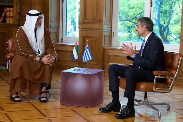 Yunanistan başbakanı Miçotakis, Abu Dabi veliaht prensi Halid ile Atina'da görüştü