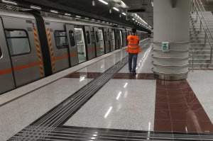 Atina Metrosu'nun 3. hattında raylar yenileniyor, 5 istasyon geceleri erken kapanacak