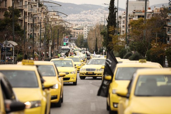 Yunanistan'da taksi federasyonu, araçlara kamera takılmasına yasal çerçeve istiyor
