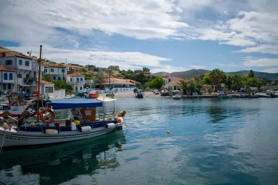 Kuzey Ege'nin uzak adası Agios Efstratios, elektriğini rüzgâr ve güneşle üretiyor