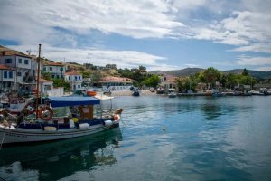 Kuzey Ege'nin uzak adası Agios Efstratios, elektriğini rüzgâr ve güneşle üretiyor